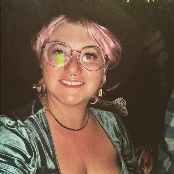 Meet your Posher, Ashley - Picture 1 of 1